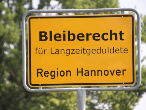 Schild mit der Aufschrift Bleiberecht