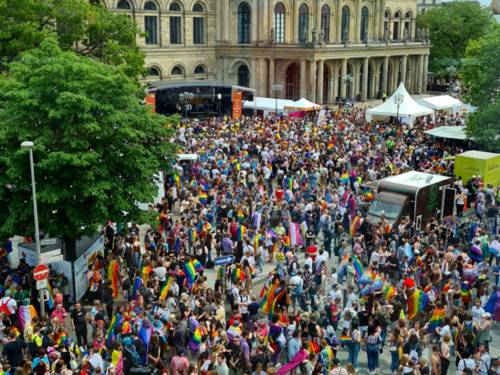 CSD-Versammlung vor der Oper in Hannover